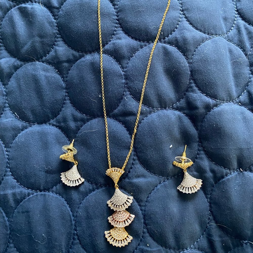 NIB Gold-Filled Fan Necklace with Matching Earrings